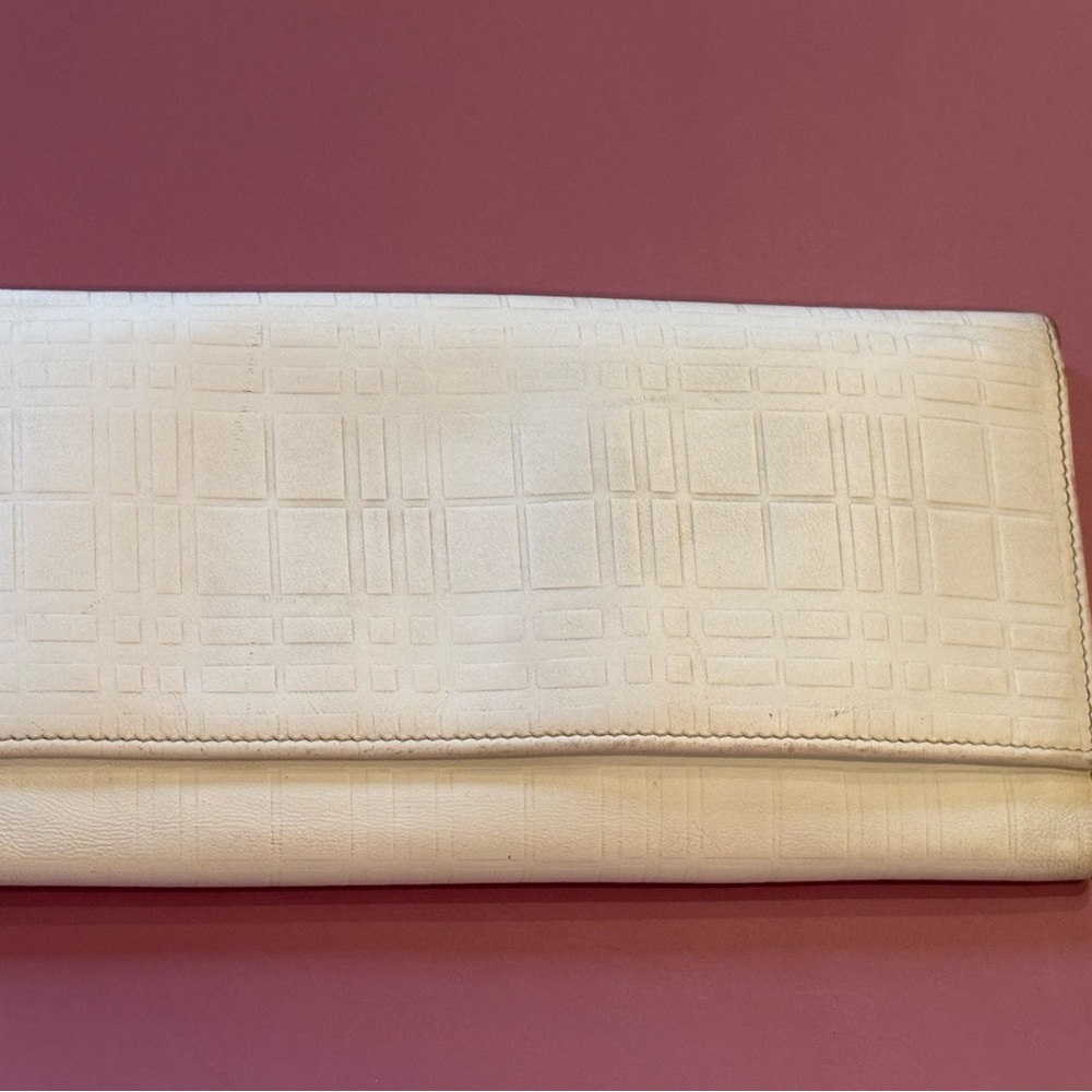 Burberry White Textured Clutch